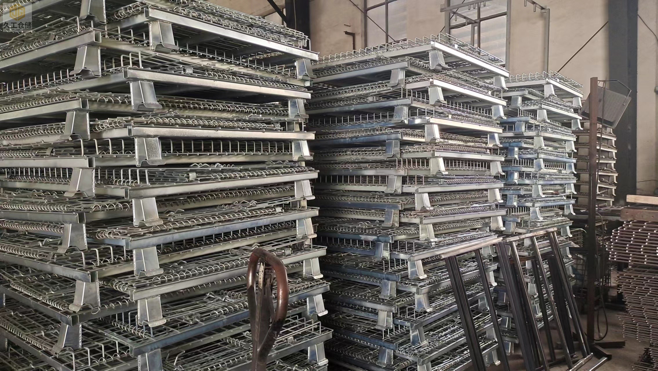 南京久工仓储设备-折叠式仓储笼网层板仓库堆垛整装待发，仓库车间实拍-南京仓储笼网层板实体厂家！