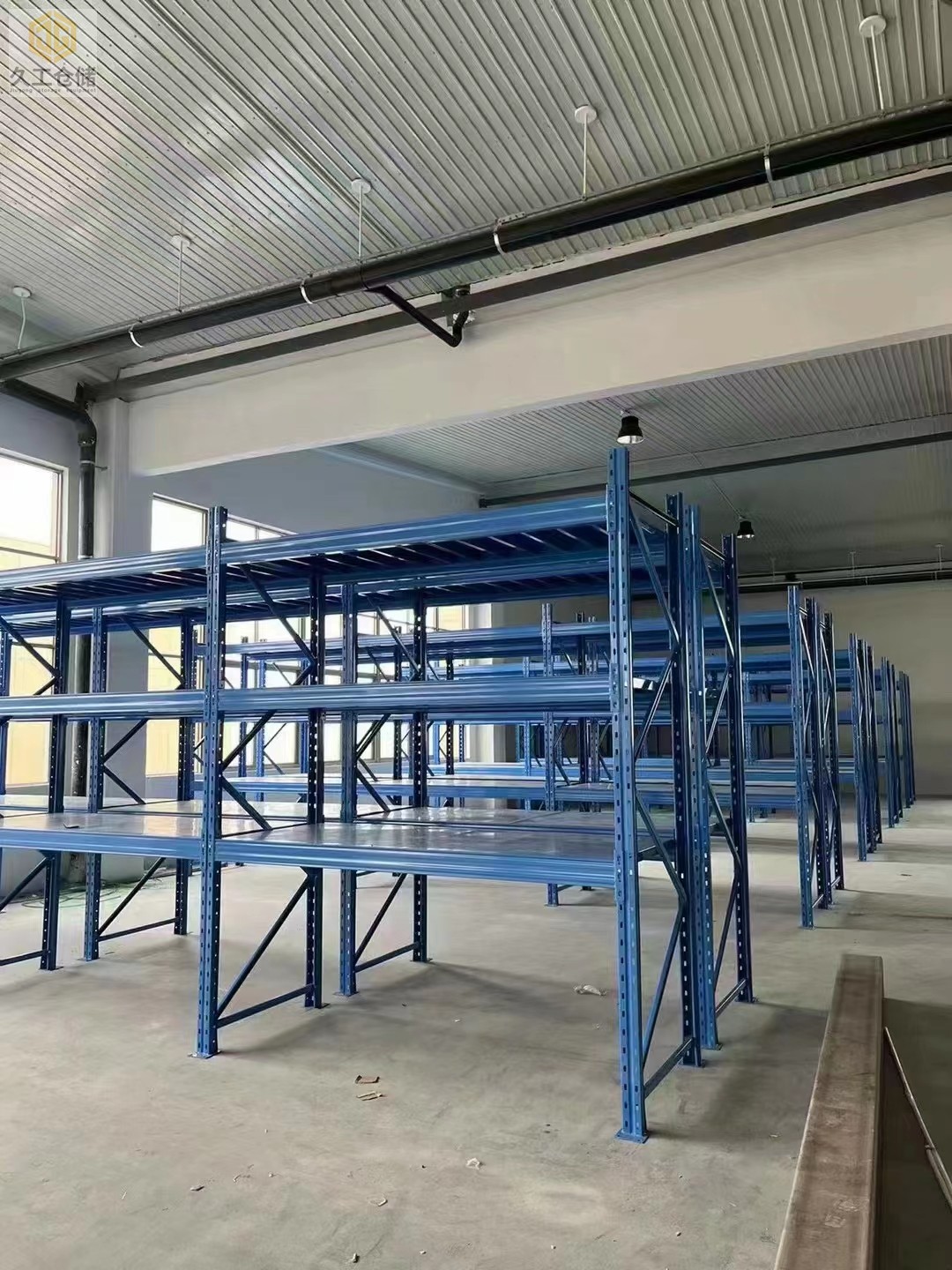 仓储货架仓库仓库是大型工业产品，基本需要定制，南京货架-久工仓储来简单分析货架的定制注意哪些？
