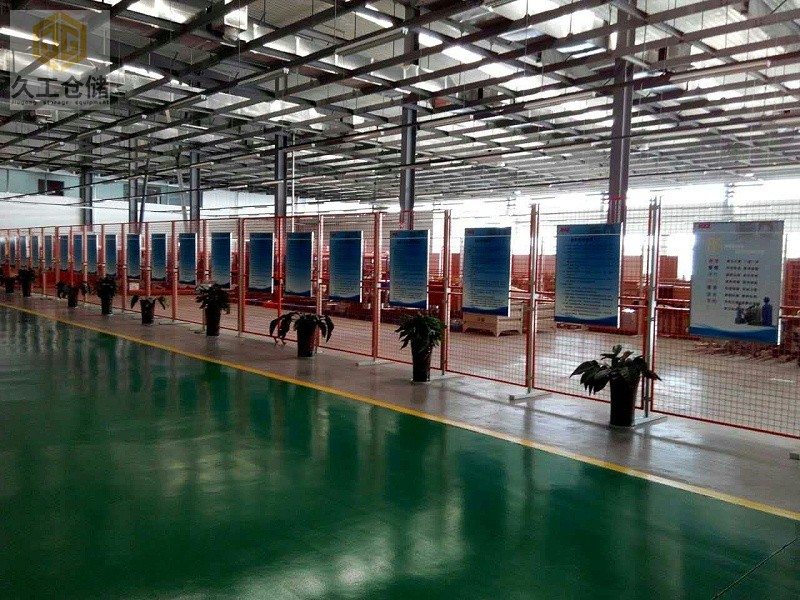 南京久工仓储设备为大家解说车间隔离栅的相关工艺流程。一起来看看吧！