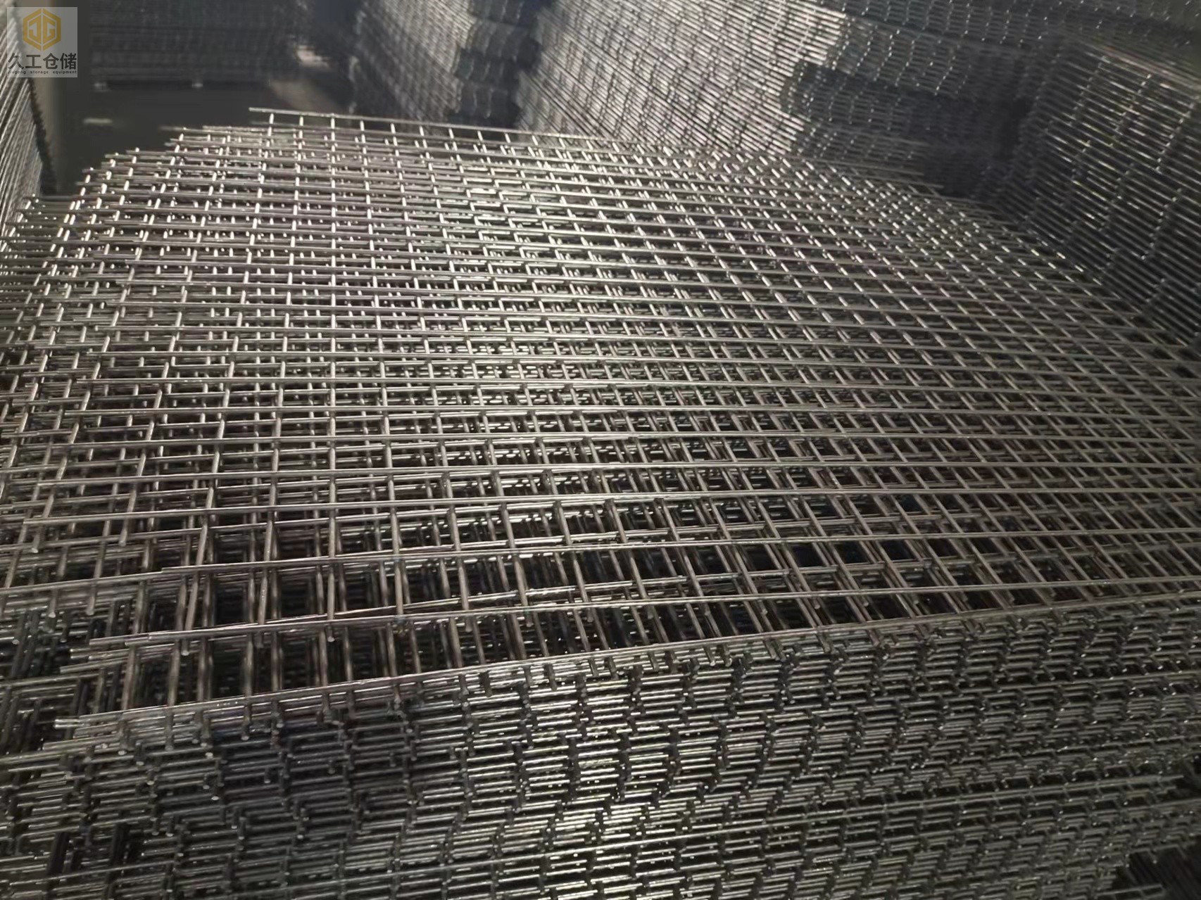 钢筋网片在地暖工程中的作用？电焊网特点有哪些？南京久工仓储来分析！